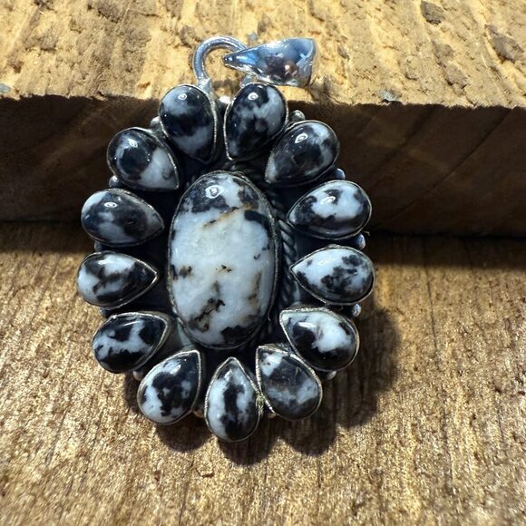 White Buffalo Dahlia Turquoise Gemstone Navajo Pendant - Picture 5 of 9
